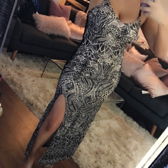 free with purchase-Abstract sequin thigh split maxi dress - Picture 4 of 8